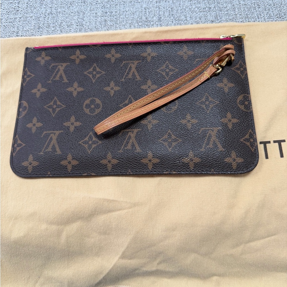 Louis Vuitton Neverfull MM Raspberry - Picture 11 of 15